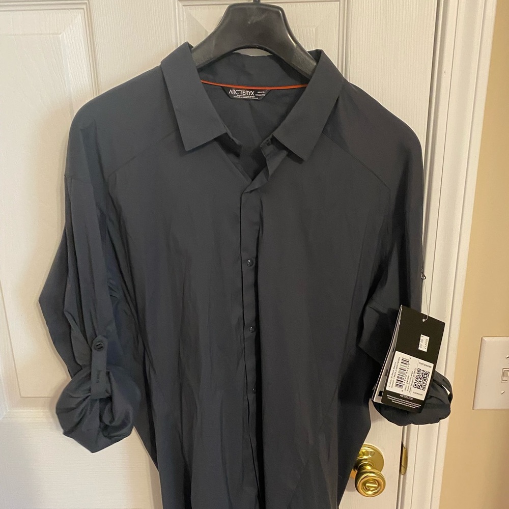 (New) Men’s Arcteryx LS shirt.